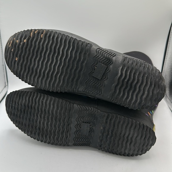 Western Chief black polka dot rain boots, size 6 - Picture 10 of 11